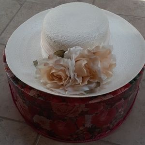 👒 SOLD Vintage Cream Wedding Hat Peach/Cream Flower